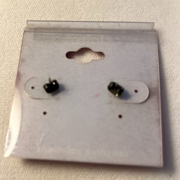 Fashion bright flower piercing earring - Picture 2 of 2